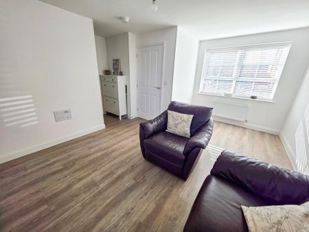 3 bedroom semi-detached house to rent - Photo 4