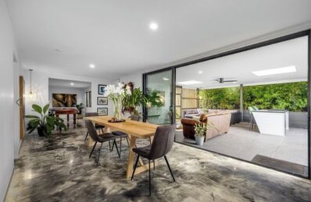 PORTSEA OASIS - Photo 2