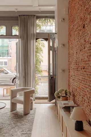 Lijnbaansgracht | Two Bedroom | Canalside - Photo 2