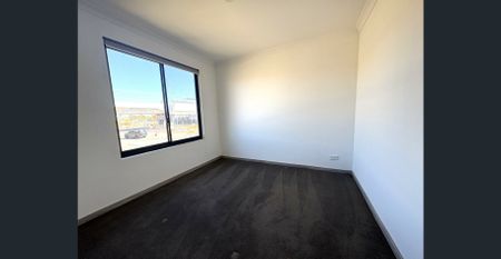 Spacious 4-Bedroom Townhouse for Rent – Prime Location! - Photo 4