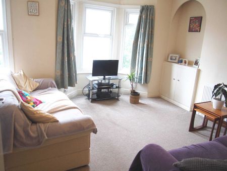 Priory Avenue, High Wycombe - Photo 2