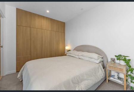 Executive Living with Unmatched Walkability & City Views – Kangaroo Point - Photo 5