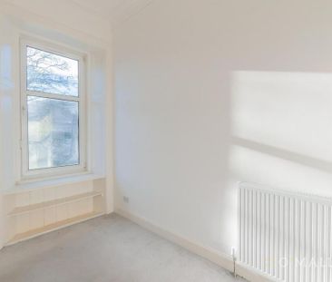 3 bedroom flat to rent - Photo 6