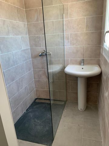 Location Maison 4 pièces 90m² SEILLONS SOURCE D ARGENS 83470 - Photo 4