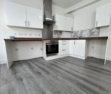 2 bedroom ground floor flat to rent - Photo 3