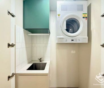 Luxurious 1-Bedroom Apartment in West Village, West End - Photo 4