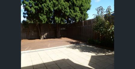 Modern Three Bedroom Townhouse in Prime Location - Photo 3