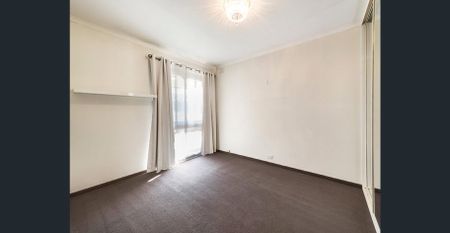 Spacious Villa in the Heart of Fairfield - Photo 3