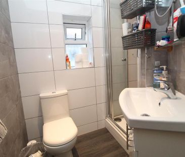 3 bedroom private hall to rent - Photo 2