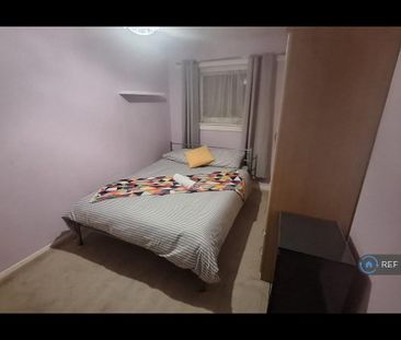 4 bedroom end of terrace house to rent - Photo 5