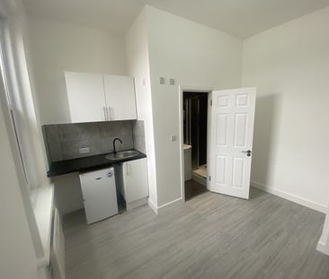 Studio Flat, Staplehurst Road, SE13 - Photo 2