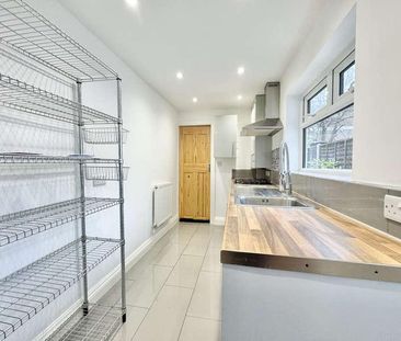 Moselle Avenue, N22 - Photo 6