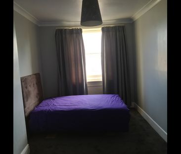 1 Bed Flat, Regency Square, BN1 - Photo 2