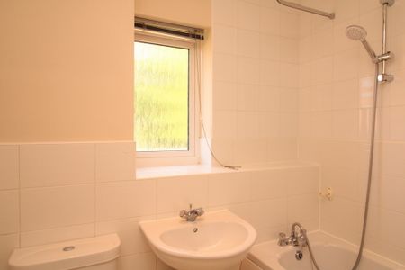 £1,650 - References Pending - Photo 3