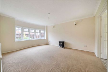 Five-bedroom detached home with garage. - *Please note - Rolling break clause after 6 months* - Photo 3