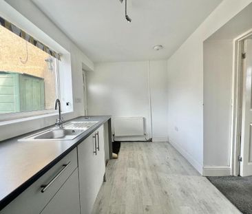 2 bedroom end of terrace house to rent - Photo 1