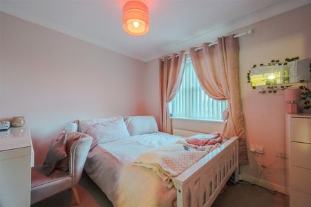 To Let 2 Bed House - Semi-Detached - Photo 3