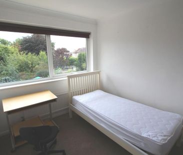 5 bedroom semi-detached house to rent - Photo 4