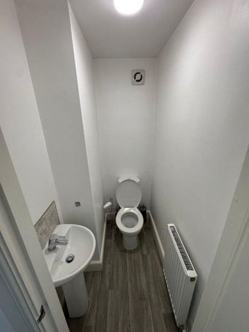 3 bedroom semi-detached house to rent - Photo 4