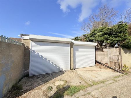 Carnarvon Road Leesland Gosport PO12 3QP - Photo 4