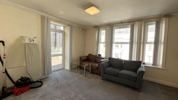 2 bedroom flat to rent - Photo 1