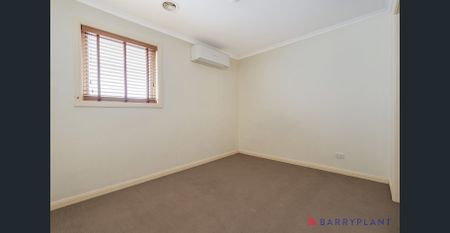 LARGE TOWNHOUSE IN PRIME LOCATION! - Photo 2