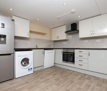 4 bedroom coach house to rent - Photo 4