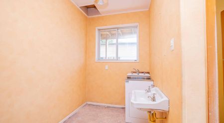 Private & Spacious Home in Green Island - Photo 5
