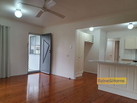 IMMACULATE 4 BEDROOM FAMILY HOME - Photo 2