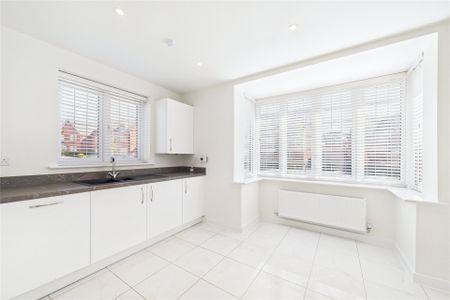 4 bedroom House in St. Georges Park, Bracknell - Photo 5