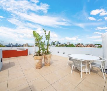 Brand New Designer One-Bedroom Residence in Prestigious "Pienza" - Photo 3