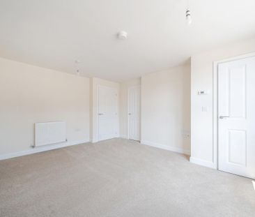 3 bedroom semi-detached house to rent - Photo 5