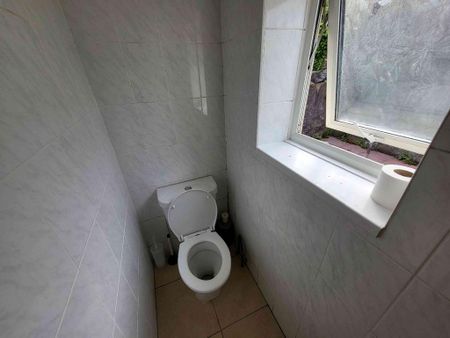 4 bedroom terraced house to rent - Photo 3