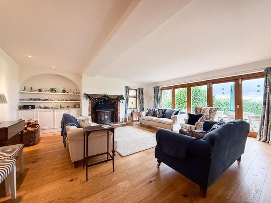 6 bedroom house to rent - Photo 1