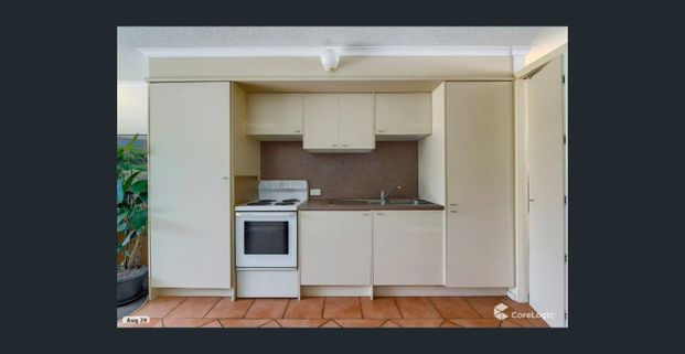 Studio Apartment in Highgate Hill - Photo 1