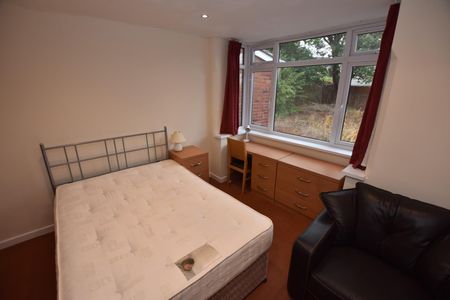 Lyndale Road, Coventry - Large Ground Floor 3 Bedroom Flat - Photo 2