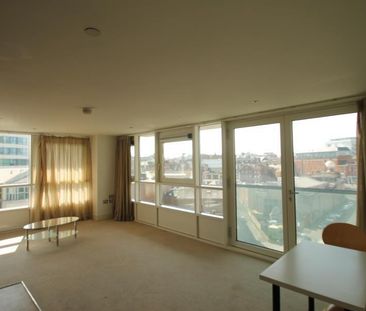 2 bedroom flat to rent - Photo 2
