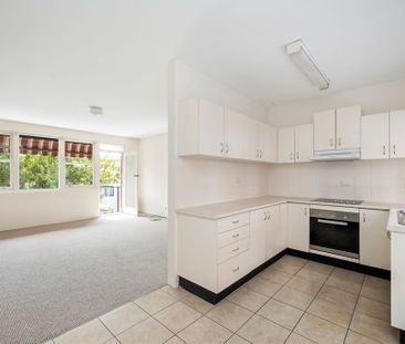 Stylish Coastal Living in Boutique Block of Nine - Photo 4