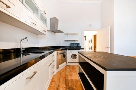 Stunning One Bedroom Apartment - Photo 4