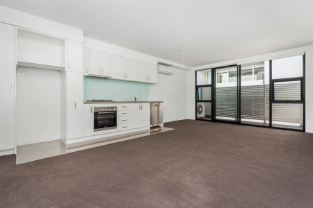 Spacious inner city apartment living - Photo 3