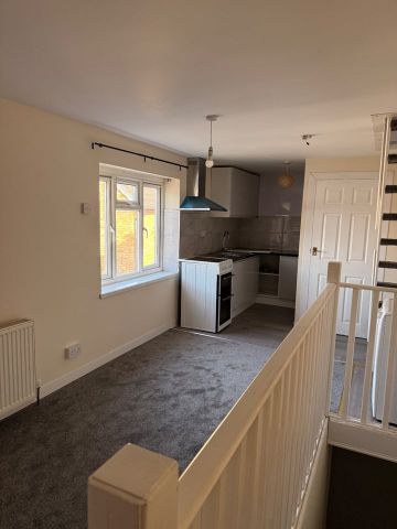 2 Bed Terraced House, Mangrove Road, LU2 - Photo 2