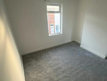 Terraced House to rent on - Photo 3