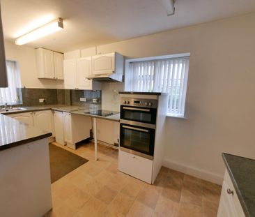 3 bedroom semi-detached house to rent - Photo 6