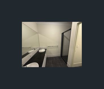 8 York street, Hammond Park, WA 6164 - Photo 3