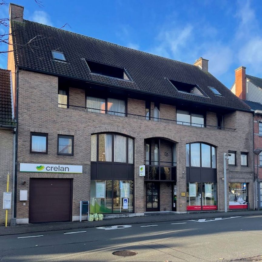 Instapklaar appartement in het stadscentrum, in de nabijheid van openbaar vervoer en station. Mogelijkheid tot huren garage. - Photo 1