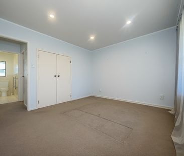 Sunny Two Bedroom Family Home in Peaceful Birkdale - Photo 6