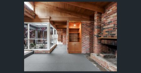 Family home, Ideal location! - Photo 2