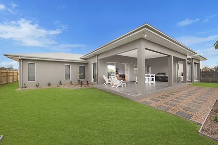 UNIQUE AND STYLISH 4 BEDROOM HOME IN MOUNT LOW! - Photo 3
