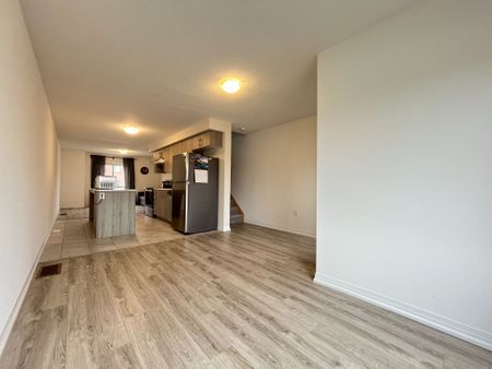 For Lease - 29 Andean Lane, Barrie, Ontario - Photo 5