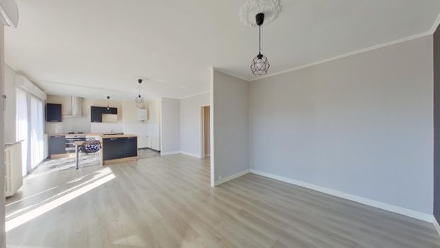 Location Appartement 3 pièces 74m² CHATELLERAULT 86100 - Photo 1